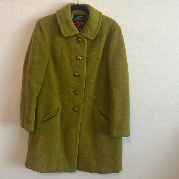 Vintage 1960s Dark Chartreuse Wool Coat Size Medium. - Picture 1 of 15